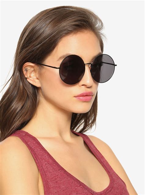 Oversized Black Women's Designer Sunglasses .